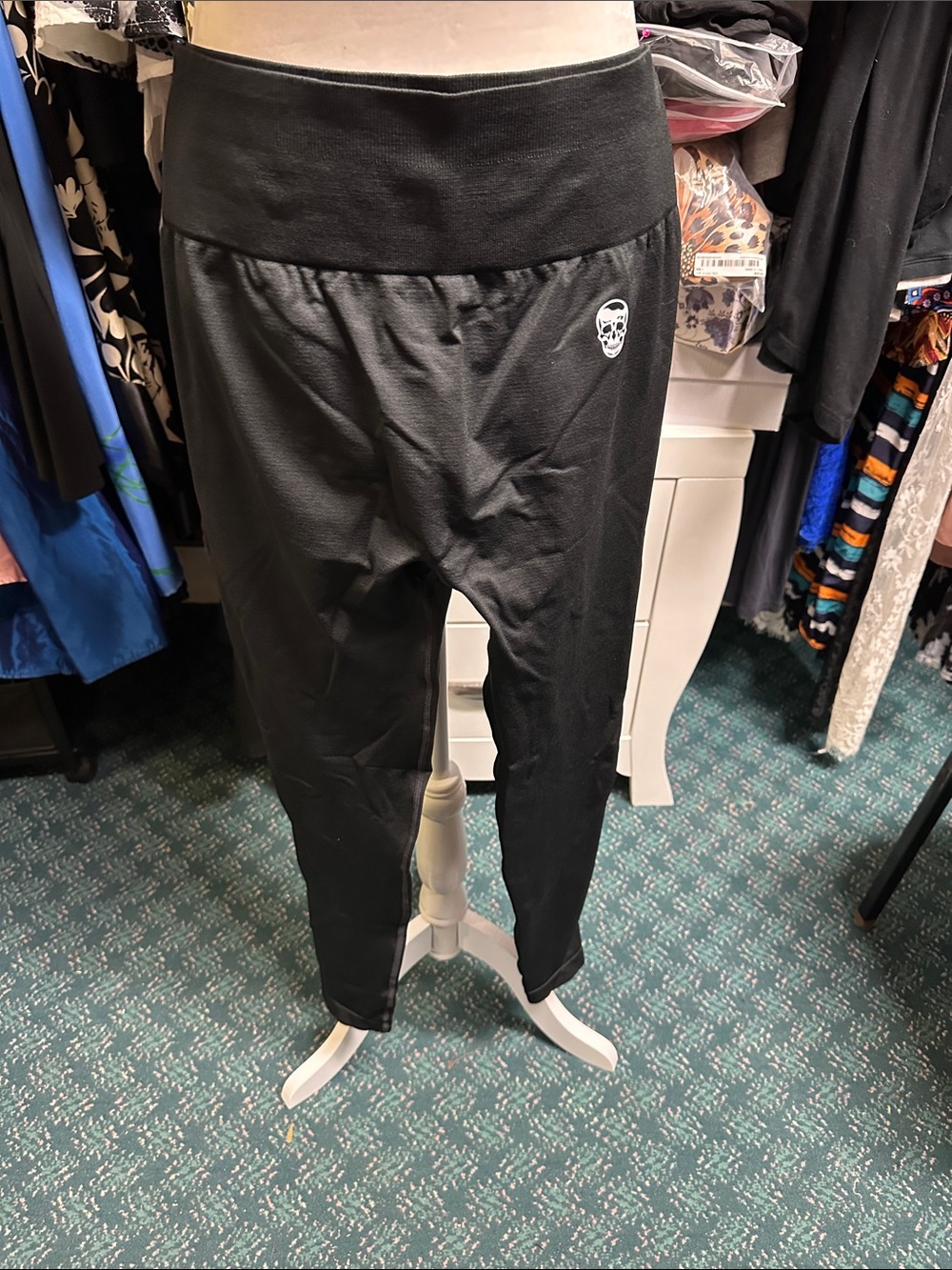 💐High-Waist Black Leggings with Skull Accent
